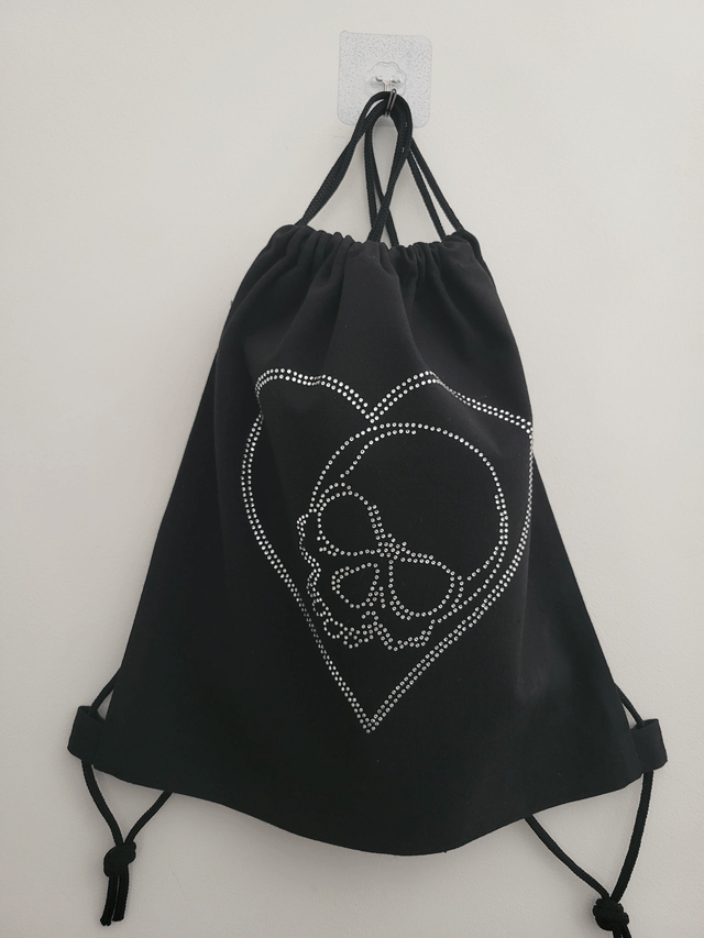 Sac noir avec lien coulissant avec dessin en strass