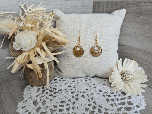 Boucles d&#039;oreilles dorées légères petites Légères Et Hypoallergénique