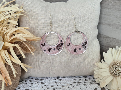 Boucles d'oreilles Créoles argentées rose avec papillons Légères Et Hypoallergénique